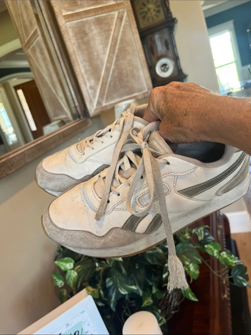 Reebok White Athletic Shoe Women’s 7.5